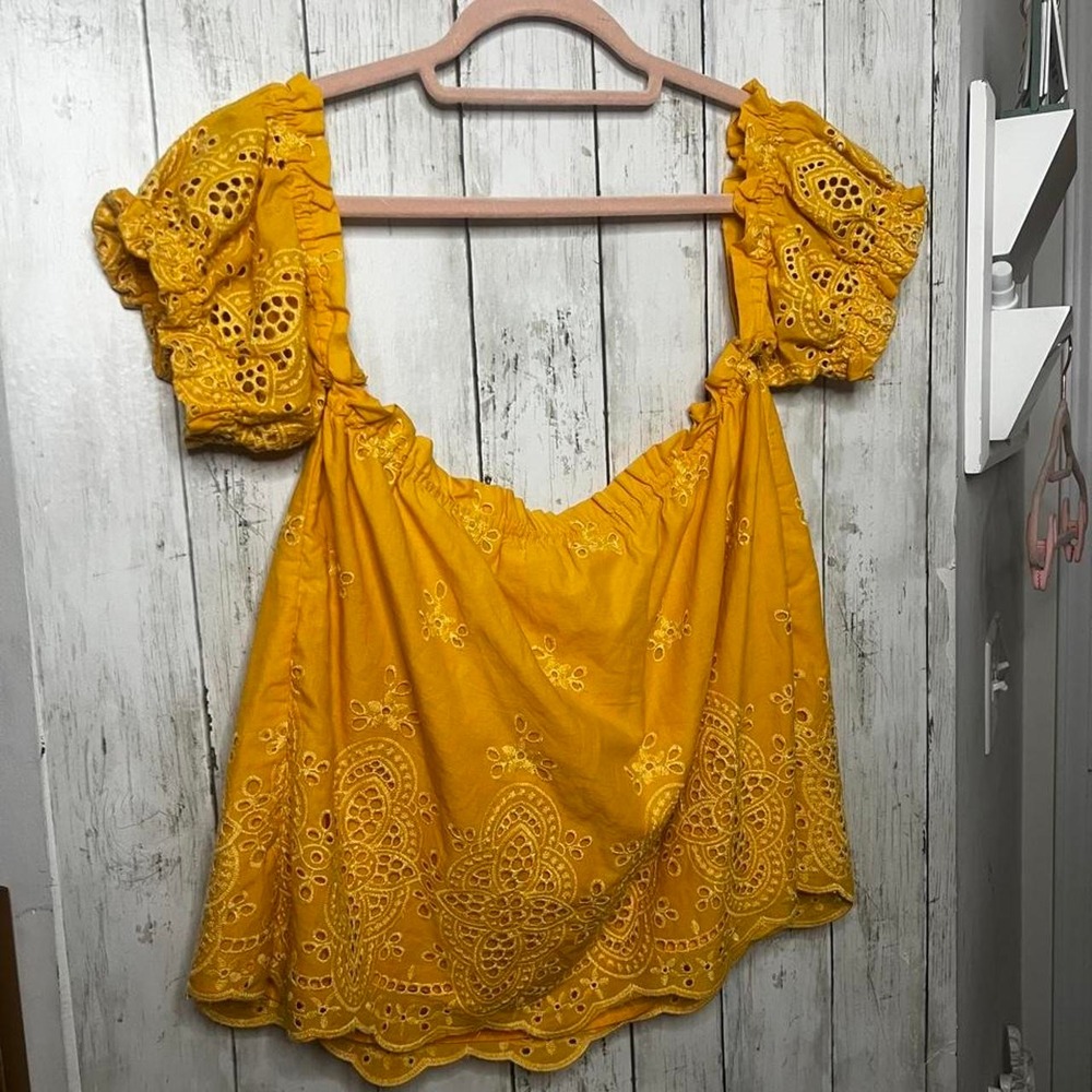 Yellow Eyelet Lace Blouse - Picture 2 of 3